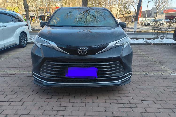 Used Toyota Sienna 2024 2.5L Hybrid Luxury Edition