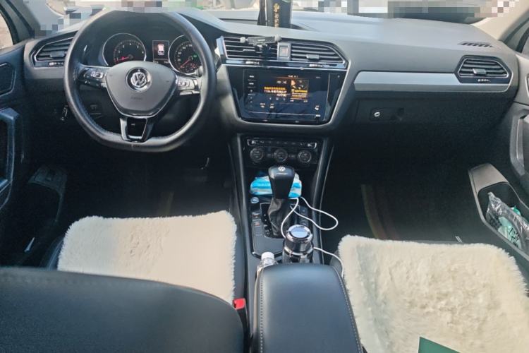 Used Volkswagen Tiguan L 2020 330TSI Automatic Two-Wheel Drive Smart Luxury Edition China VI Standard Center Console