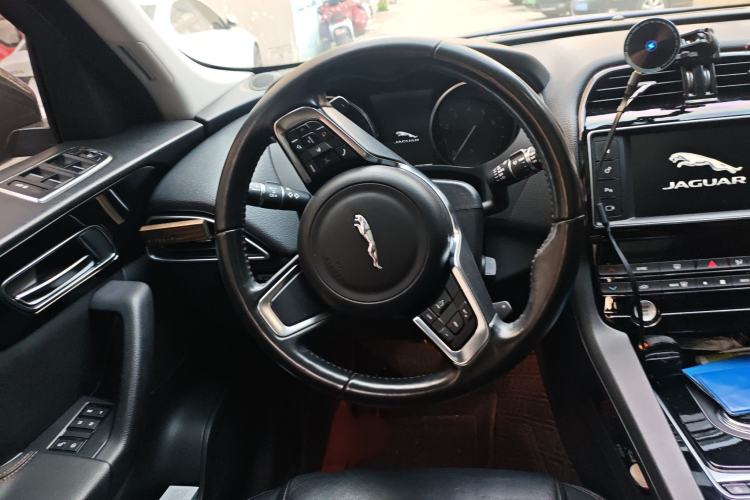 Used Jaguar F-PACE 2018 2.0T Four-Wheel Drive Urban Luxury Edition Steering Wheel