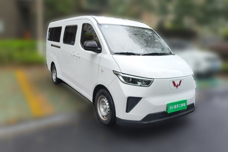 Used Wuling Yangguang 2024 300KM Comfort Version Passenger Van 75kW