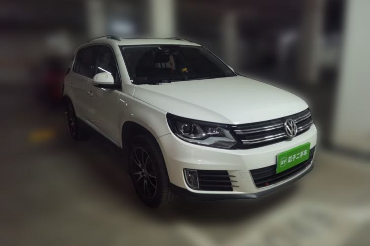 Used Volkswagen Tiguan 2016 300TSI Automatic Two-Wheel Drive Luxury Edition Front Right 45 Deg