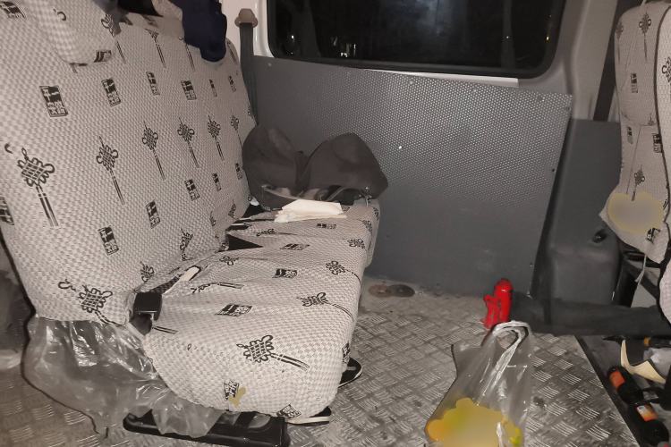 Used SAIC MAXUS Xintu V80 2023 2.0T Manual Classic Aoyuntong Short Wheelbase Ultra-Low Roof 7/8/9-Seater
