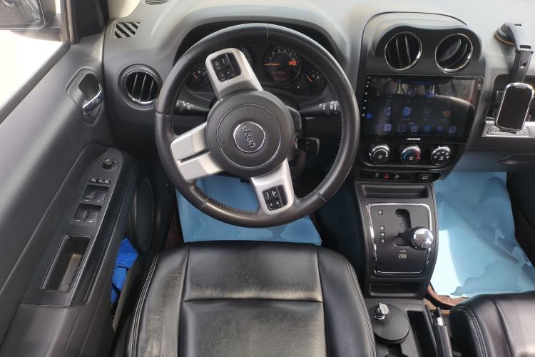 Used Jeep Compass 2015 2.0L two-wheel drive sport version