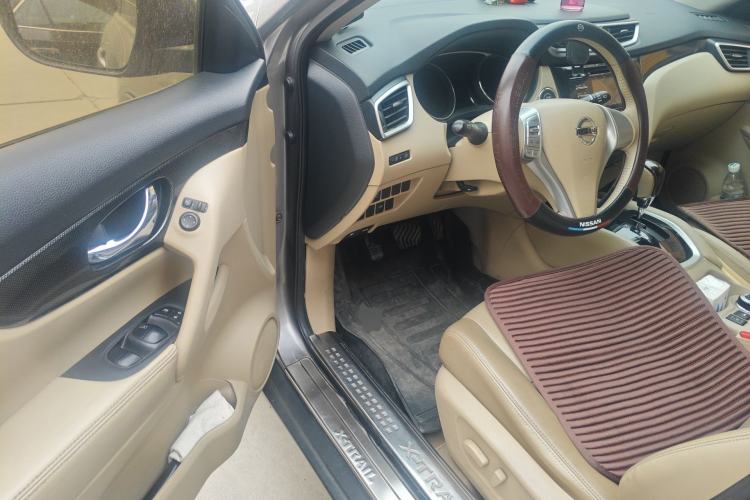 Used Nissan X-Trail 2014 2.5L CVT Leading Edition 4WD
