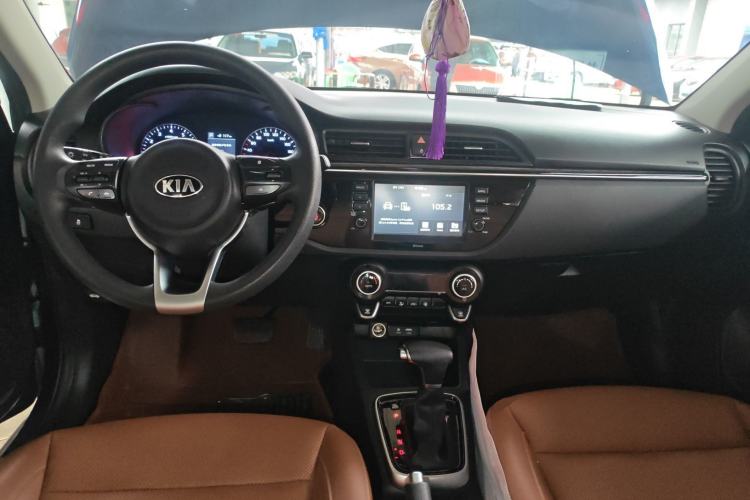 Used Kia KX Cross 2017 1.4L AT GLS Center Console