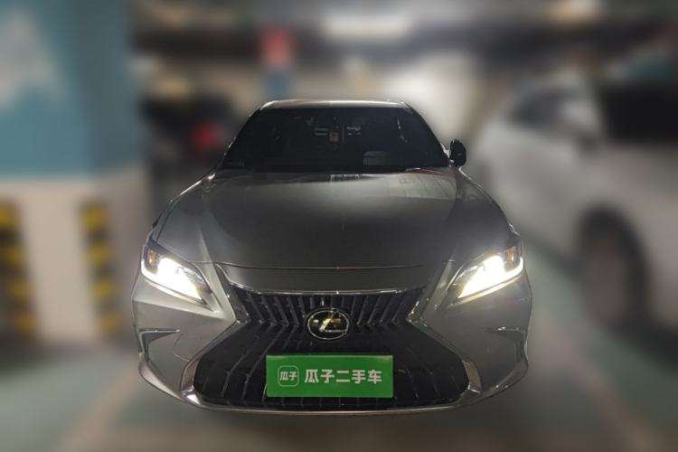 Used Lexus ES 2023 200 Excellence Edition
