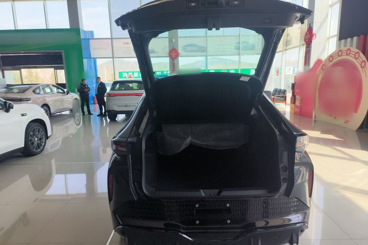 Used Volkswagen ID.UNYX 2025 Pro model Trunk