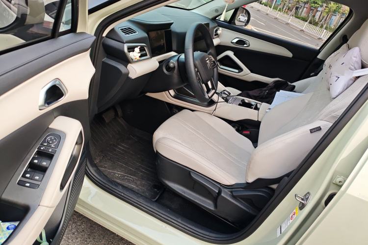 Used BYD Yuan UP 2024 401KM Leading Edition Driver Seat