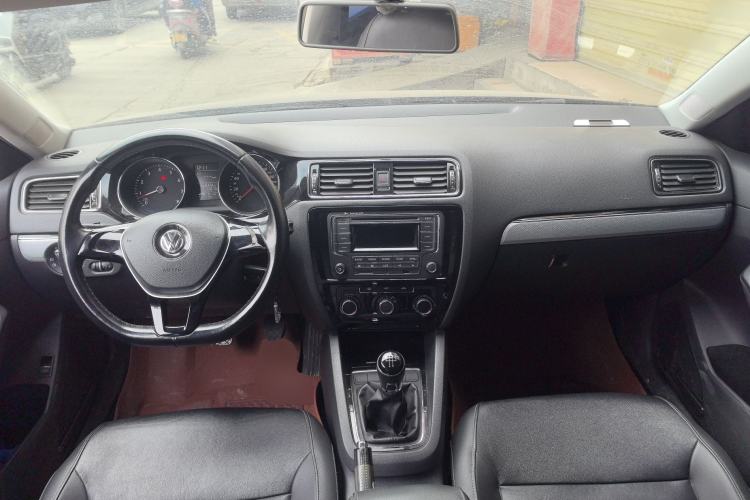 Used Volkswagen Sagitar 2015 1.6L Manual Comfort Model