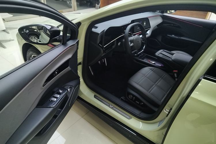 Used Hongqi EH7 2024 690 Pro Glory Edition
