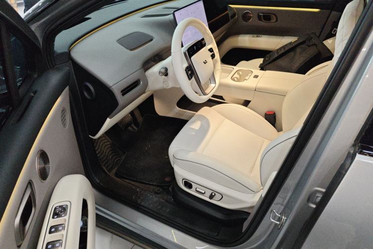 Used Li Auto i6 2025 Model Four-Wheel-Drive Standard Type Driver Seat