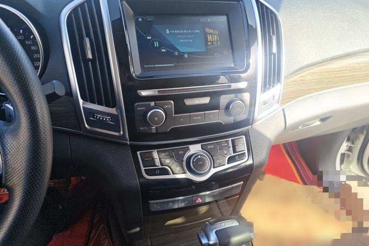 Used Haval H9 2016 2.0T Four-Wheel Drive Luxury 7-Seater Audio And AC Panel