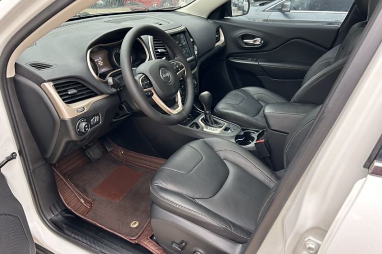 Used Jeep Cherokee 2017 2.0L Superior Edition