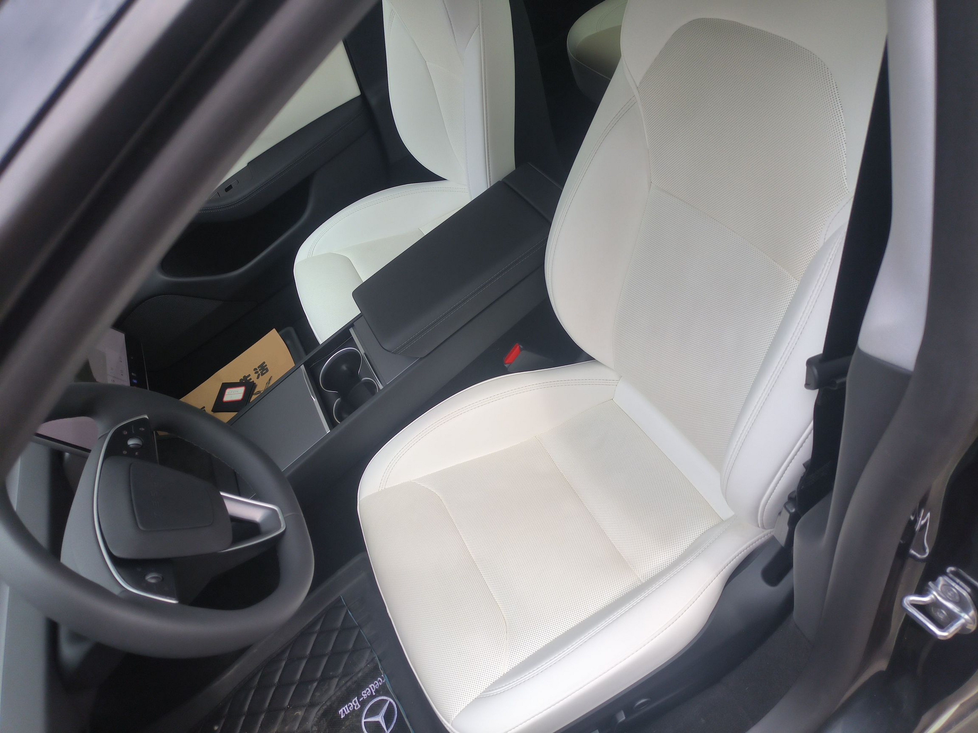 Переднее сиденье в автомобиле