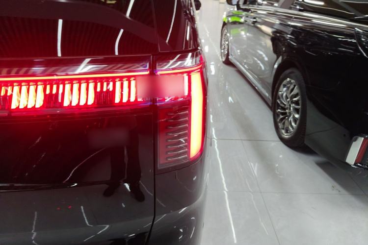 Used Zeekr 009 2024 7-Seater Aisle Version 108 kWh Exterior 3