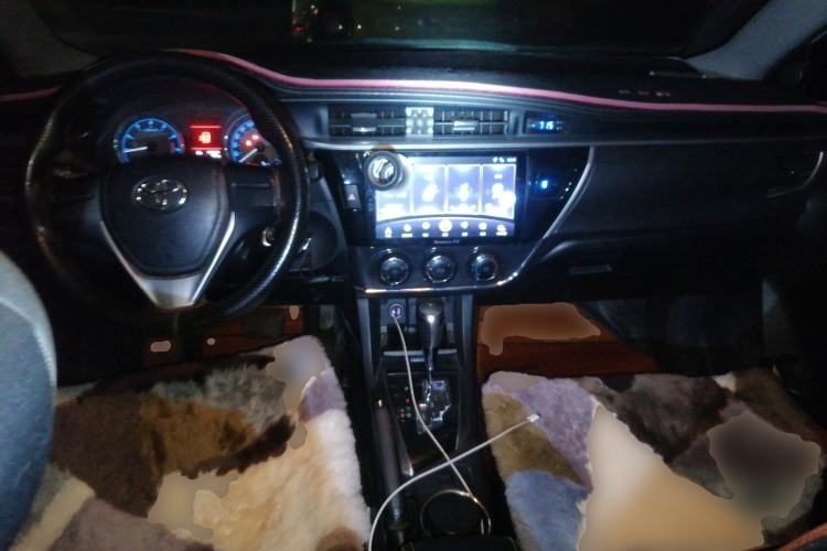 Used Toyota Corolla 2014 1.6L CVT GL-i Center Console