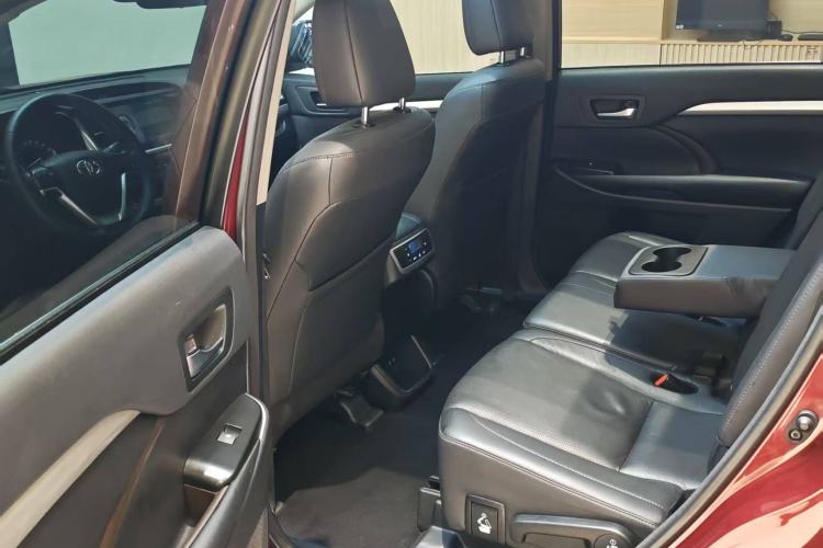 Used Toyota Highlander 2018 2.0T Two-Wheel-Drive Luxury Edition 7 Seats Emission Standard China V
