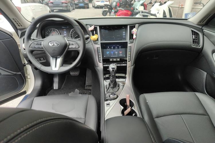 Used Infiniti Q50L 2018 2.0T Enjoyment Version China VI Standard
