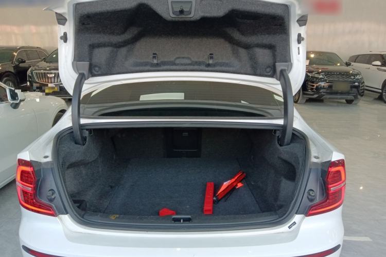 Used Volvo S60 2024 B4 Zhiyuan Luxury Edition
