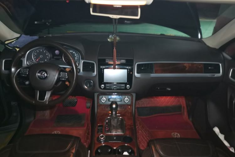 Used Volkswagen Touareg 2011 3.0 TSI Standard Version Center Console