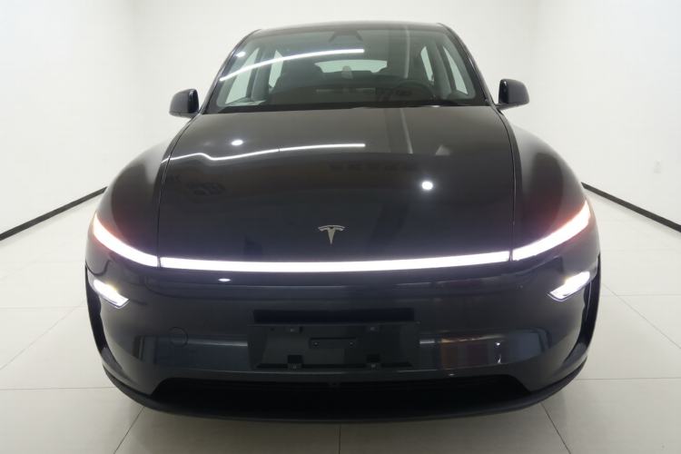 Used Tesla Model Y 2025 Rear-Wheel-Drive Version