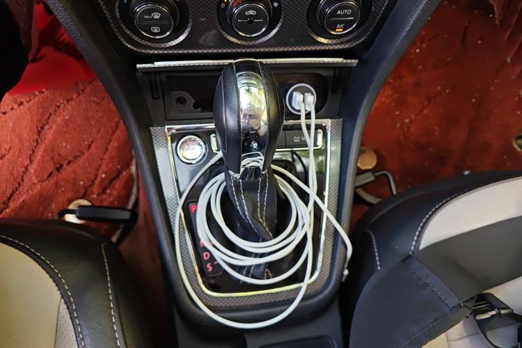 Used Volkswagen Cross Lavida 2014 1.6L Automatic
