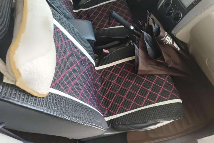 Used Venucia R50 2013 1.6L Automatic Fashion Edition
