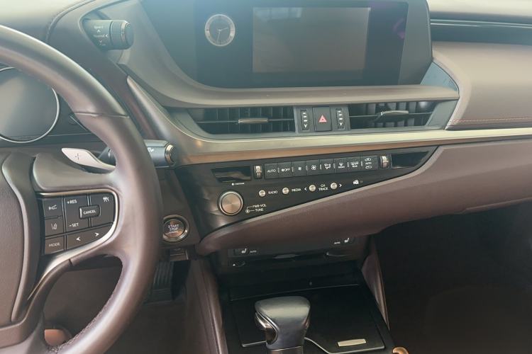 Used Lexus ES 2020 200 Excellence Edition Interior 2
