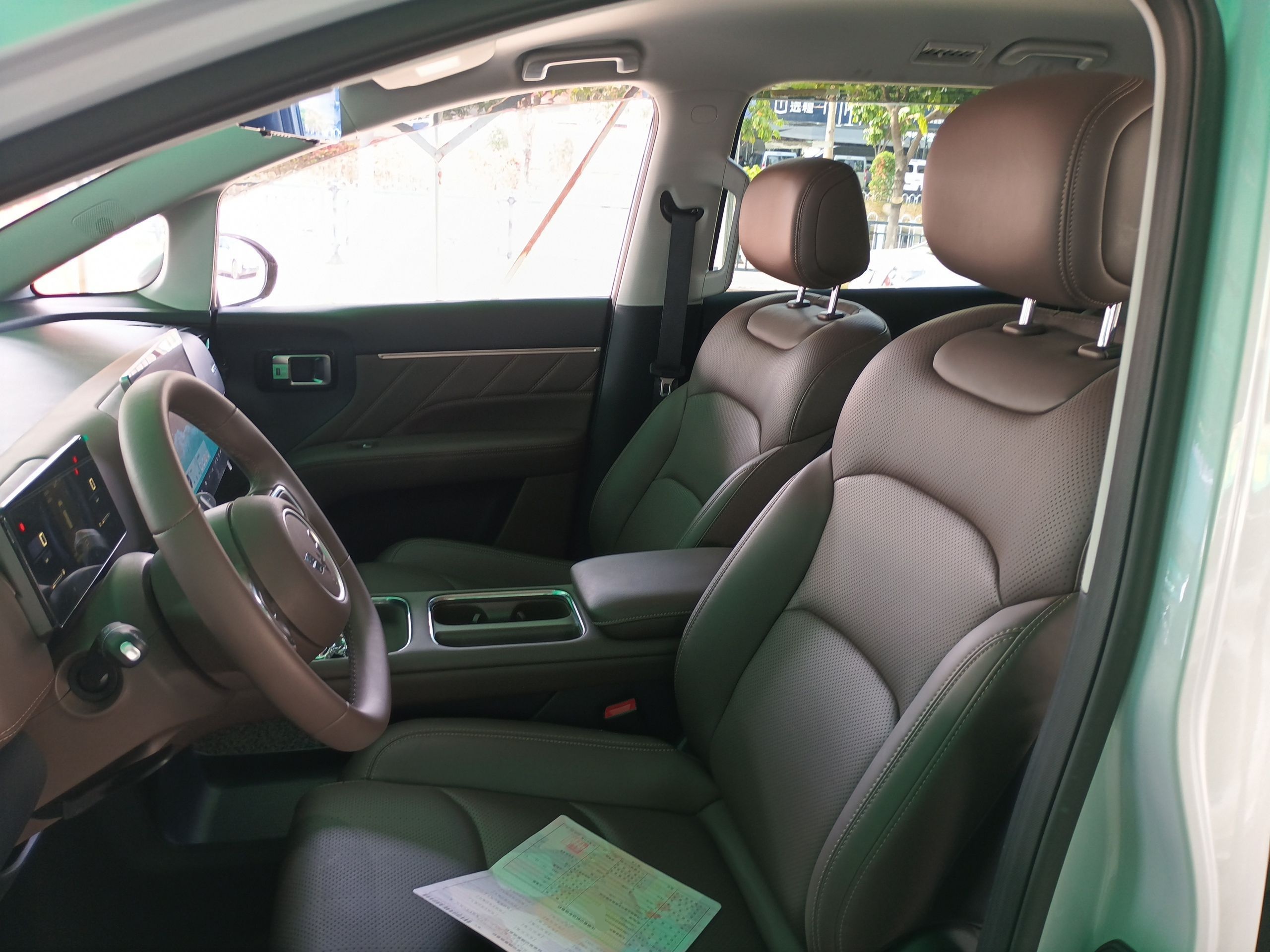 Переднее сиденье в автомобиле