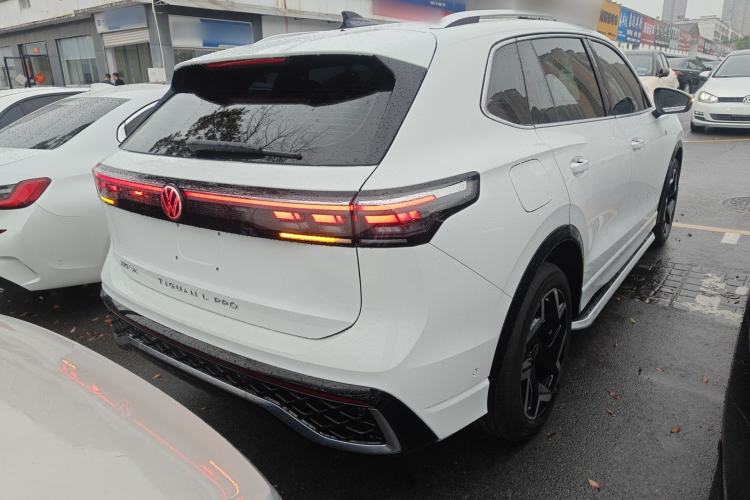 Used Volkswagen Tiguan L 2024 PRO 330TSI Two-Wheel Drive R-Line Smart Edition Rear Right 45 Deg