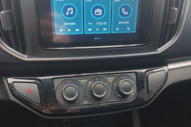 Used FORTHING Lingzhi 2023 M5L 1.6L Comfort 9-Seater Audio And AC Panel