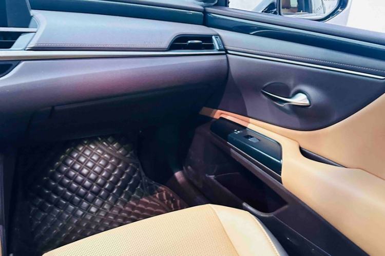 Used Lexus ES 2018 200 Excellence Edition China V Standard
