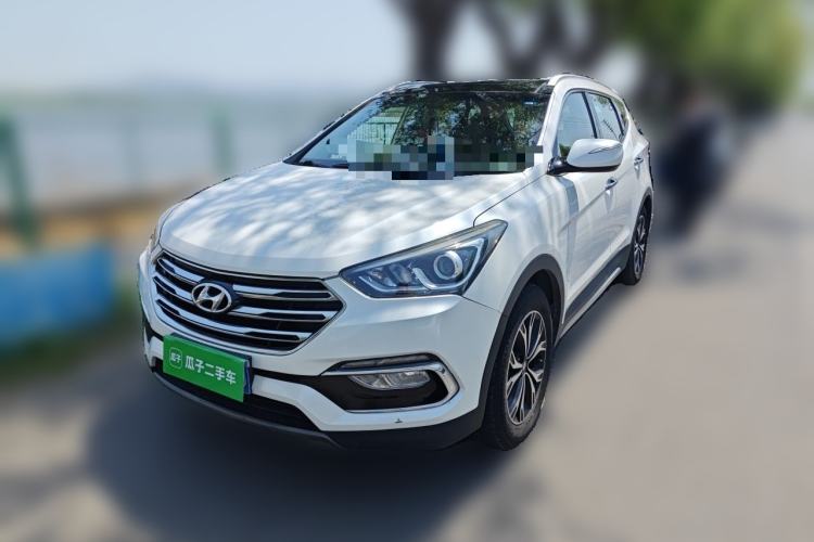 Used Hyundai Santa Fe 2017 2.0T Automatic Two-Wheel Drive Smart Version 7 Seats