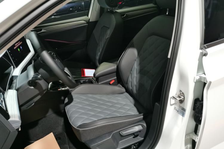 Used Volkswagen Sagitar 2025 Revised Version Three 300TSI DSG Excellence Edition
