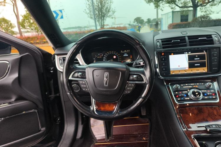 Used Lincoln Continental 2017 2.0T Two-Wheel-Drive Luxury Edition Steering Wheel