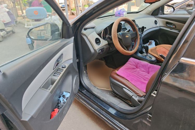 Used Chevrolet Cruze 2013 1.8L SE AT Driver Seat