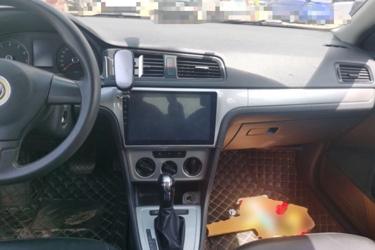 Used Volkswagen Lavida 2015 1.6L Automatic Fashion Edition Center Console