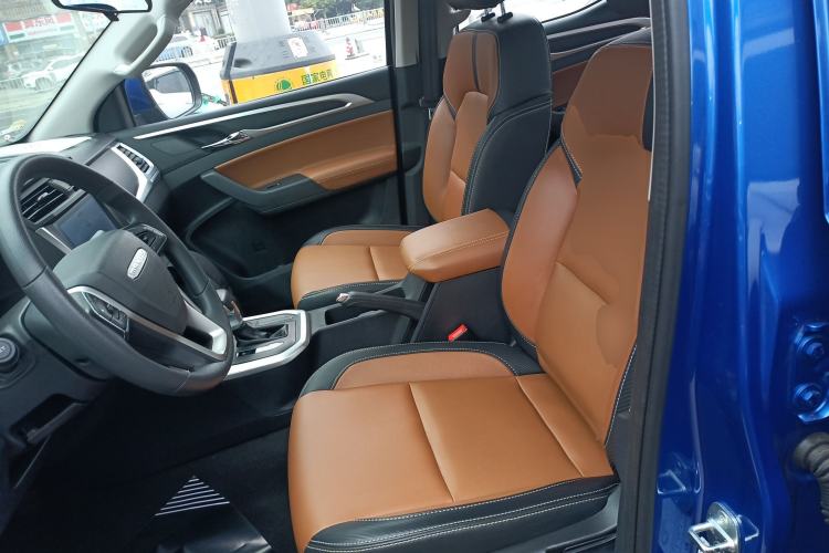 Used SAIC MAXUS T70 2021 2.0T Diesel Automatic Two-Wheel Drive Elite Version with Long Bed and High Ground Clearance