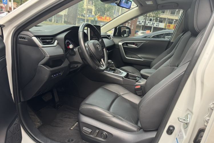 Used Toyota Wildlander 2022 2.0L CVT 4x4 Luxury PLUS Edition
