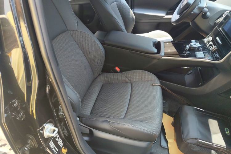 Used Toyota FAW bZ4X 2022 Two-Wheel-Drive Long-Range JOY Edition Right Front Seat