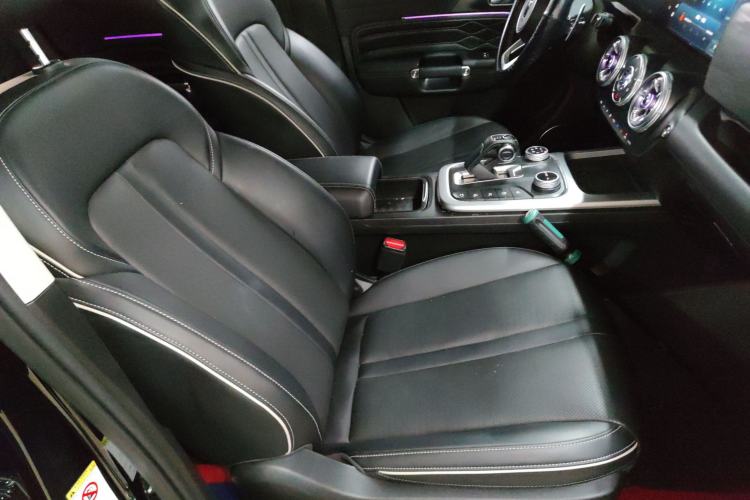 Used Tank 300 2023 City Edition 2.0T—Stylish as Ever Right Front Seat