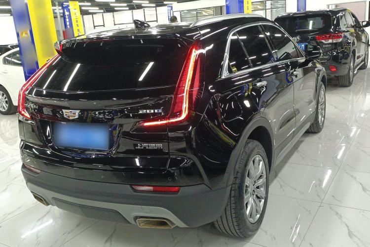 Used Cadillac XT4 2022 28T Two-Wheel-Drive Luxury Version Rear Right 45 Deg
