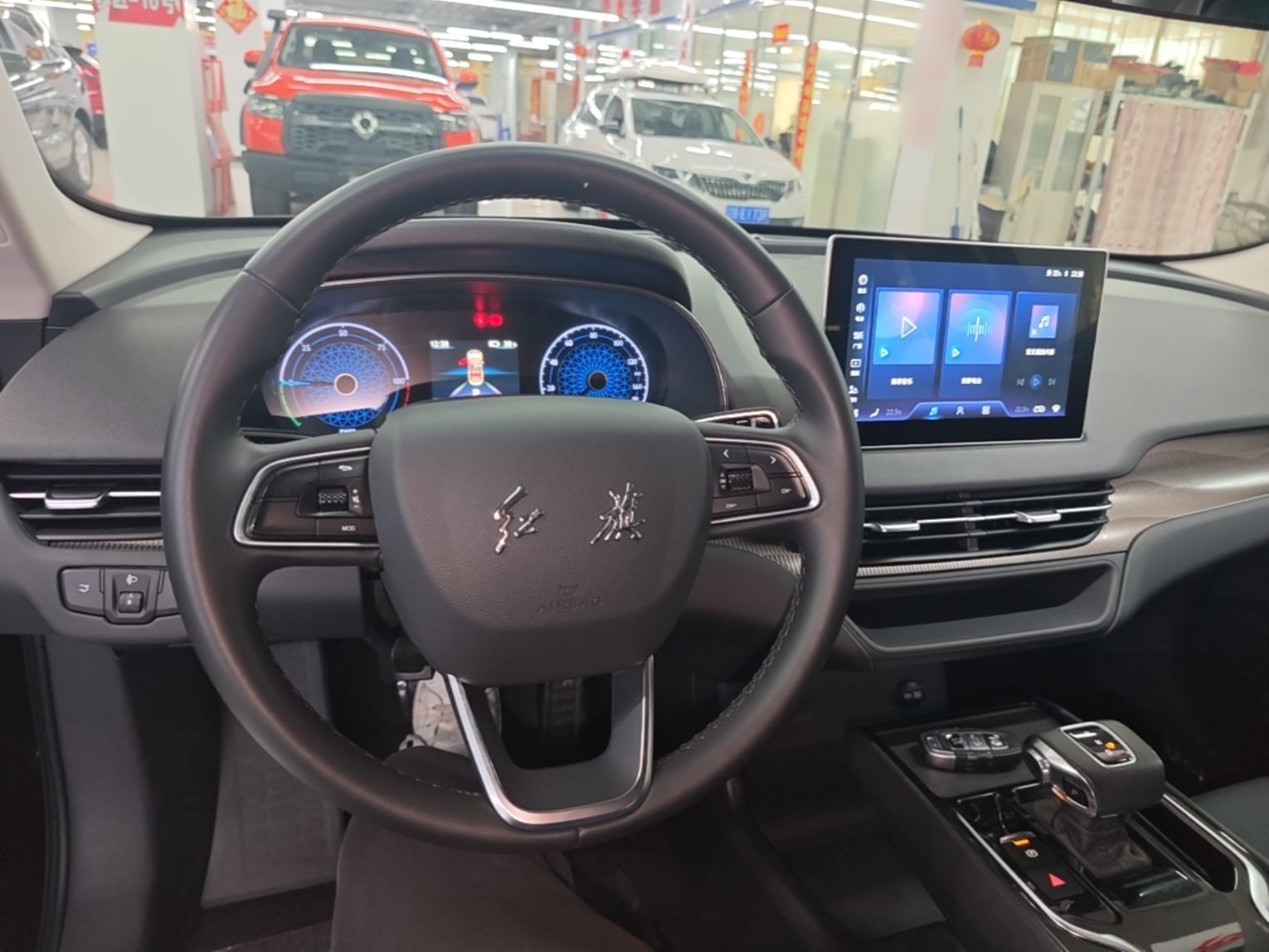 Hongqi E-QM5 2023 Revised Version Basic Travel Edition — снимка 12