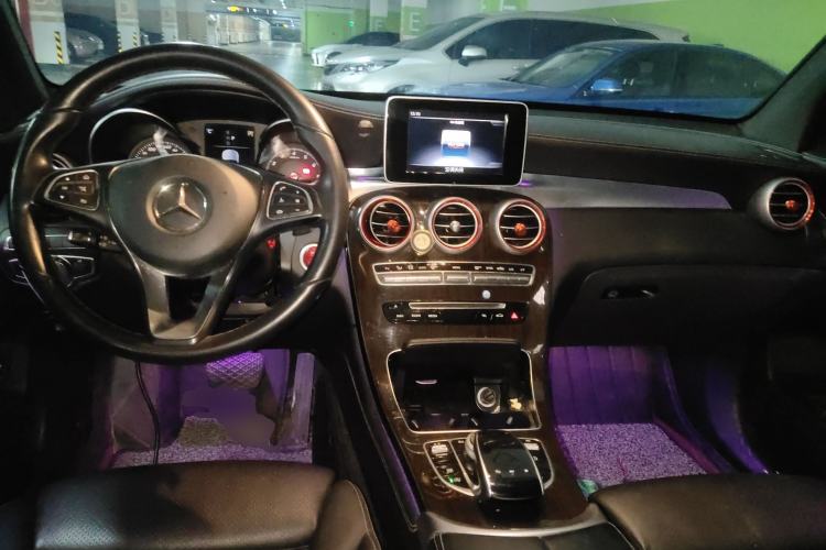 Used Mercedes-Benz GLC 2018 Facelift GLC 260 4MATIC Luxury Edition Center Console