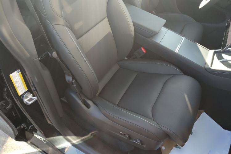 Used Tesla Model Y L 2025 Model Long-Range All-Wheel-Drive Version
