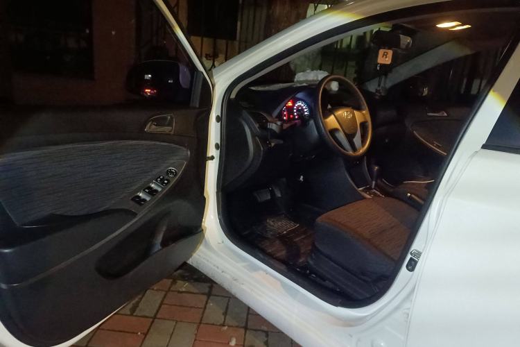 Used Hyundai Verna Ray 2014 1.4L Automatic GLX
