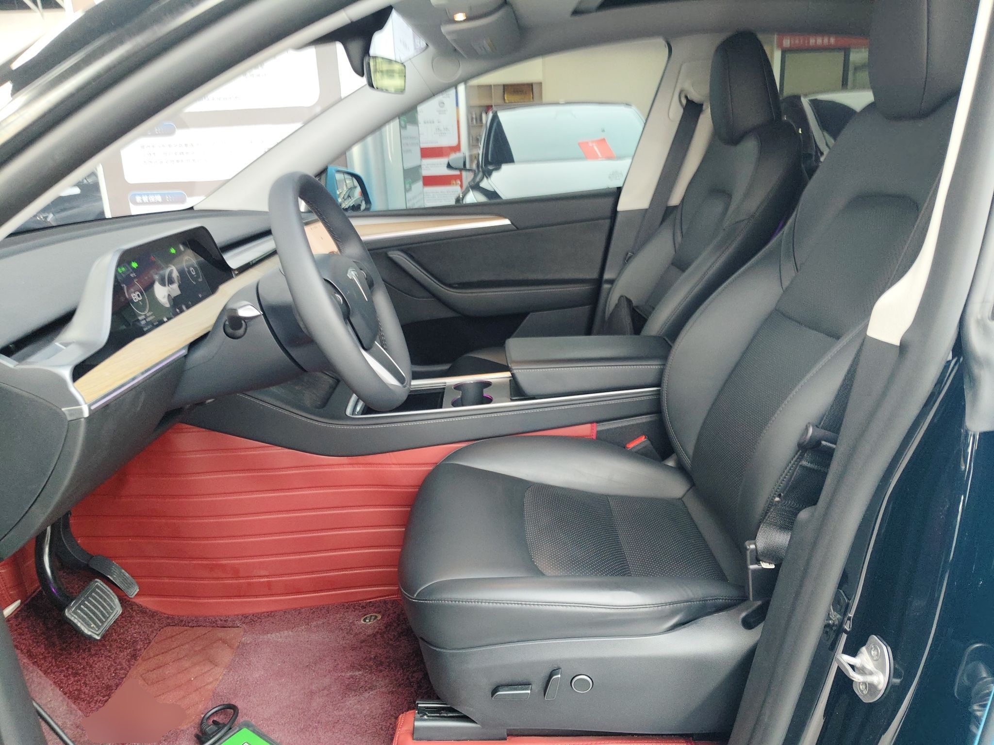 المقاعد الأمامية داخل السيارة