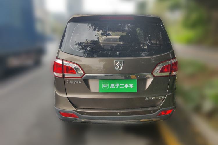 Used Baojun 730 2014 1.5L manual Comfort ESP version 7 seats Rear