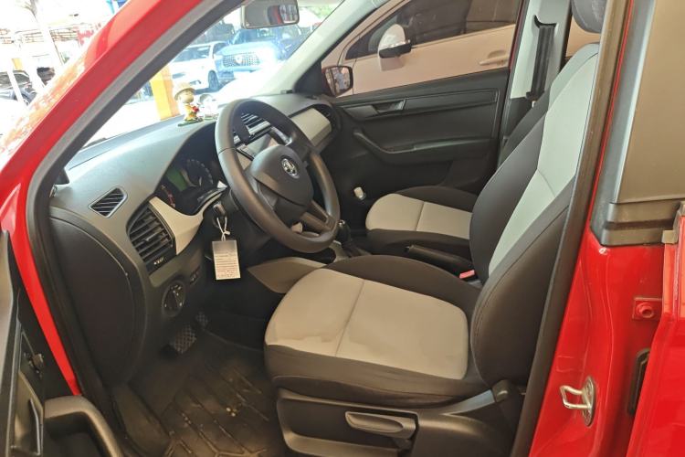 Used Skoda Fabia 2015 1.4L Automatic Front-Drive Model Left Front Seat