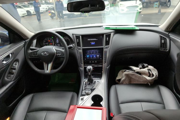 Used Infiniti Q50L 2018 2.0T Enjoyment Version China VI Standard
